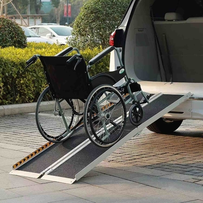 Capacità di carico di 600 libbre Rampa per sedie a rotelle in lega di alluminio per una maggiore accessibilità