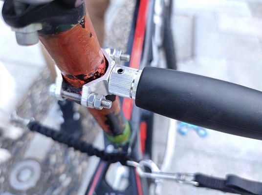 Animali da compagnia all'aria aperta corsa in bicicletta dog leash mani libero bicicletta con guinzaglio per cani neri