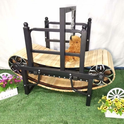 Attrezzature di allenamento e esercizio per cani di grandi dimensioni su tapis roulant per cani all'aperto