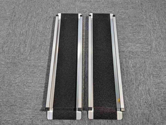Stile di design contemporaneo Rampa portabile pieghevole per sedie a rotelle con materiale in alluminio
